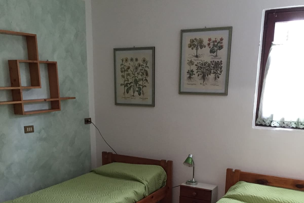 Bungalow, 1 Bedroom (red) | 1 bedroom, blackout drapes, WiFi