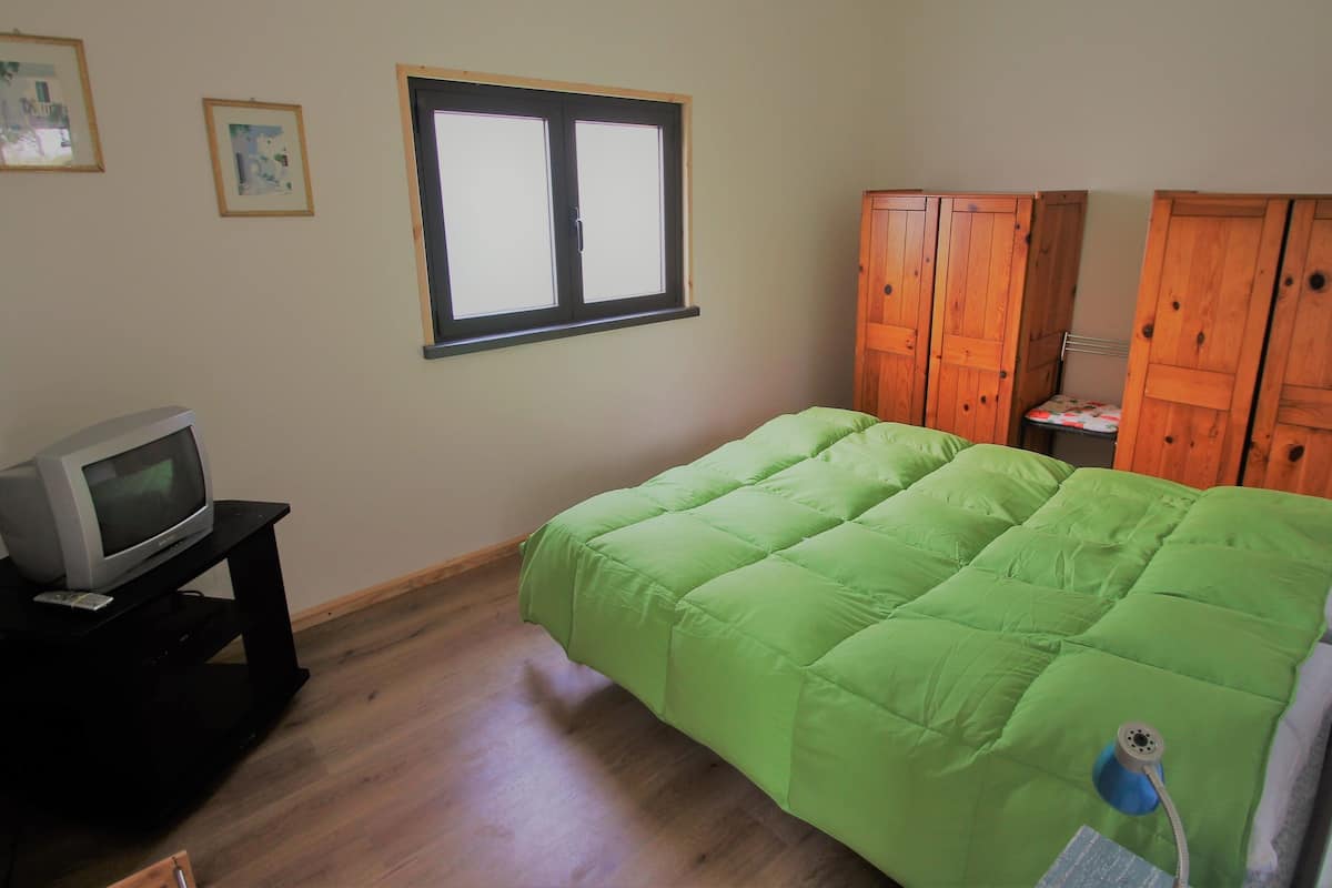 Bungalow (purple) | 1 bedroom, blackout drapes, WiFi