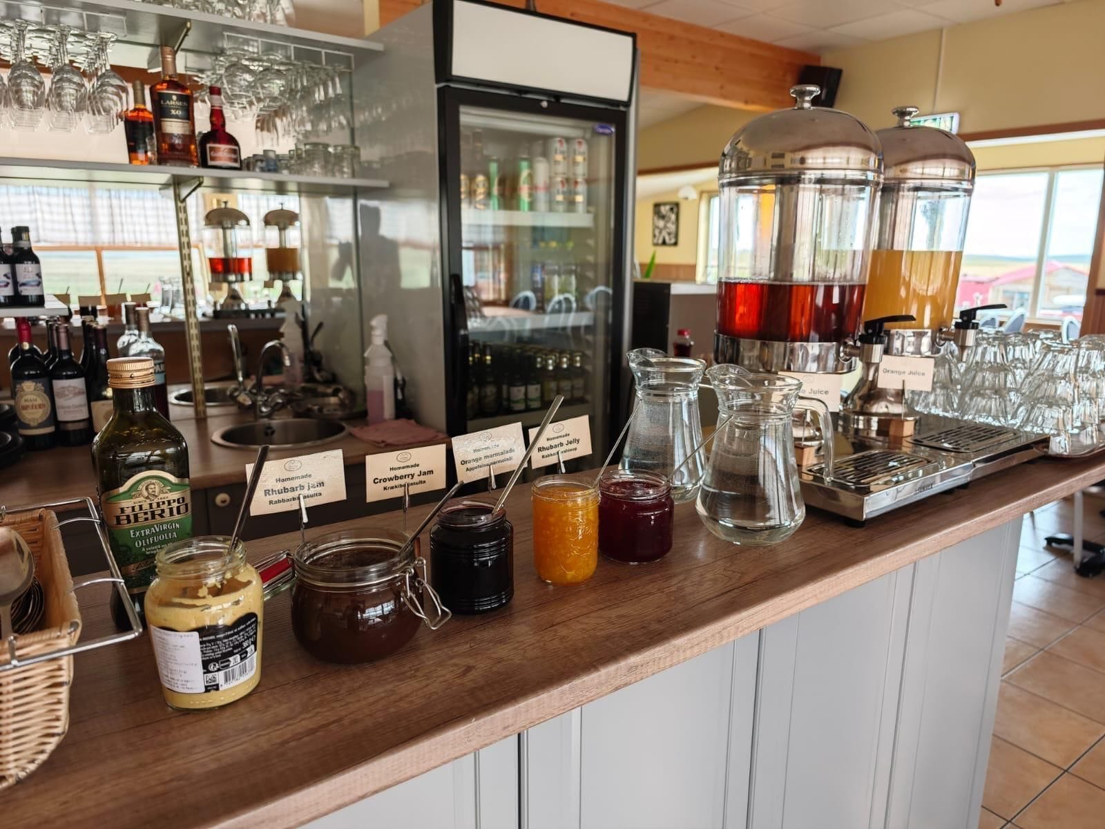 Desayuno buffet (EUR 18 por persona) 