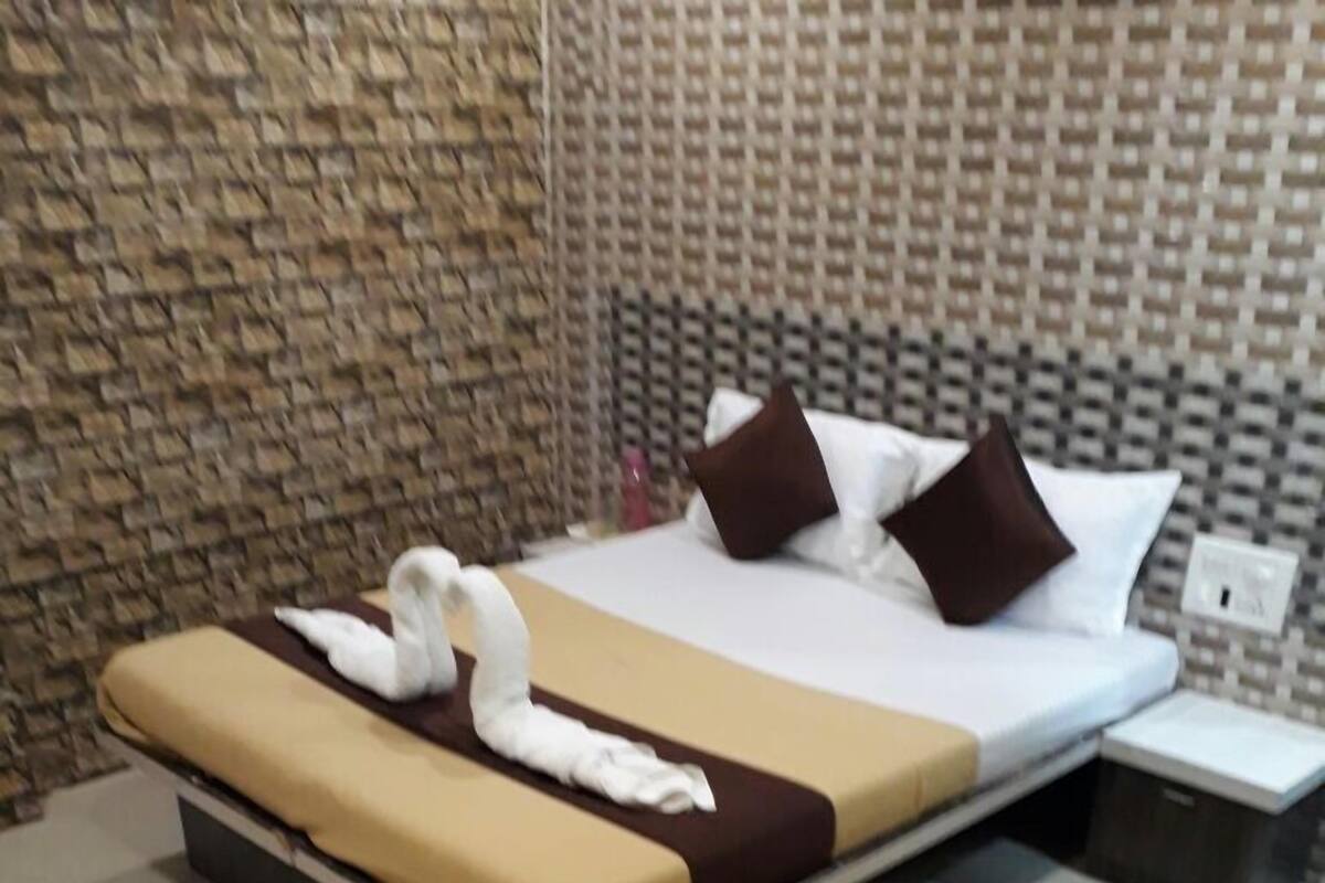 Rollaway beds, free WiFi