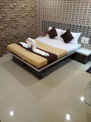 Rollaway beds, free WiFi