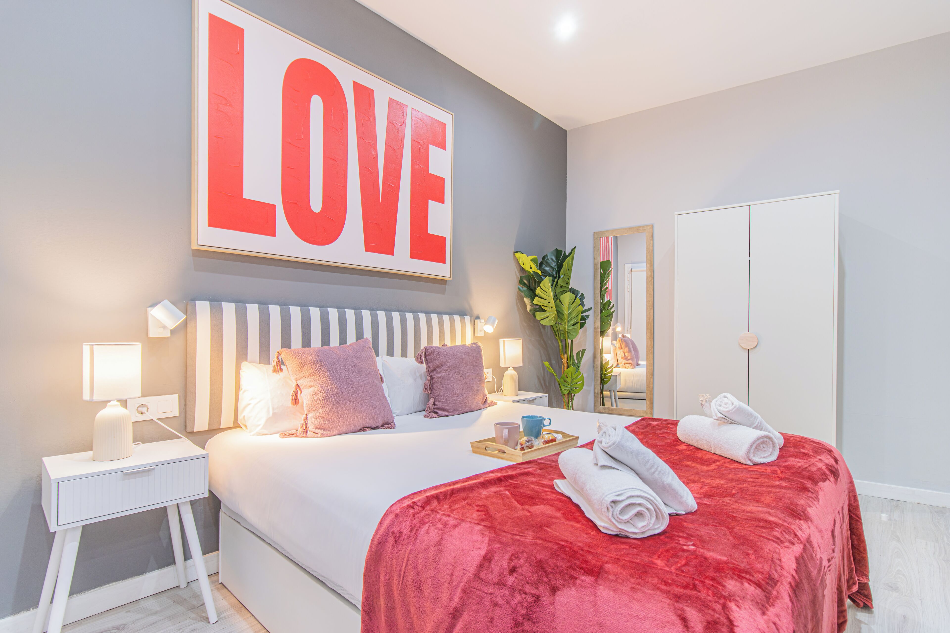 Cubrecamas, wifi gratis y ropa de cama 