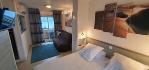 بديكورات فريدة لكل غرفة وطراز فريد لكل وحدة ومكتب ومكواة/لوح كي