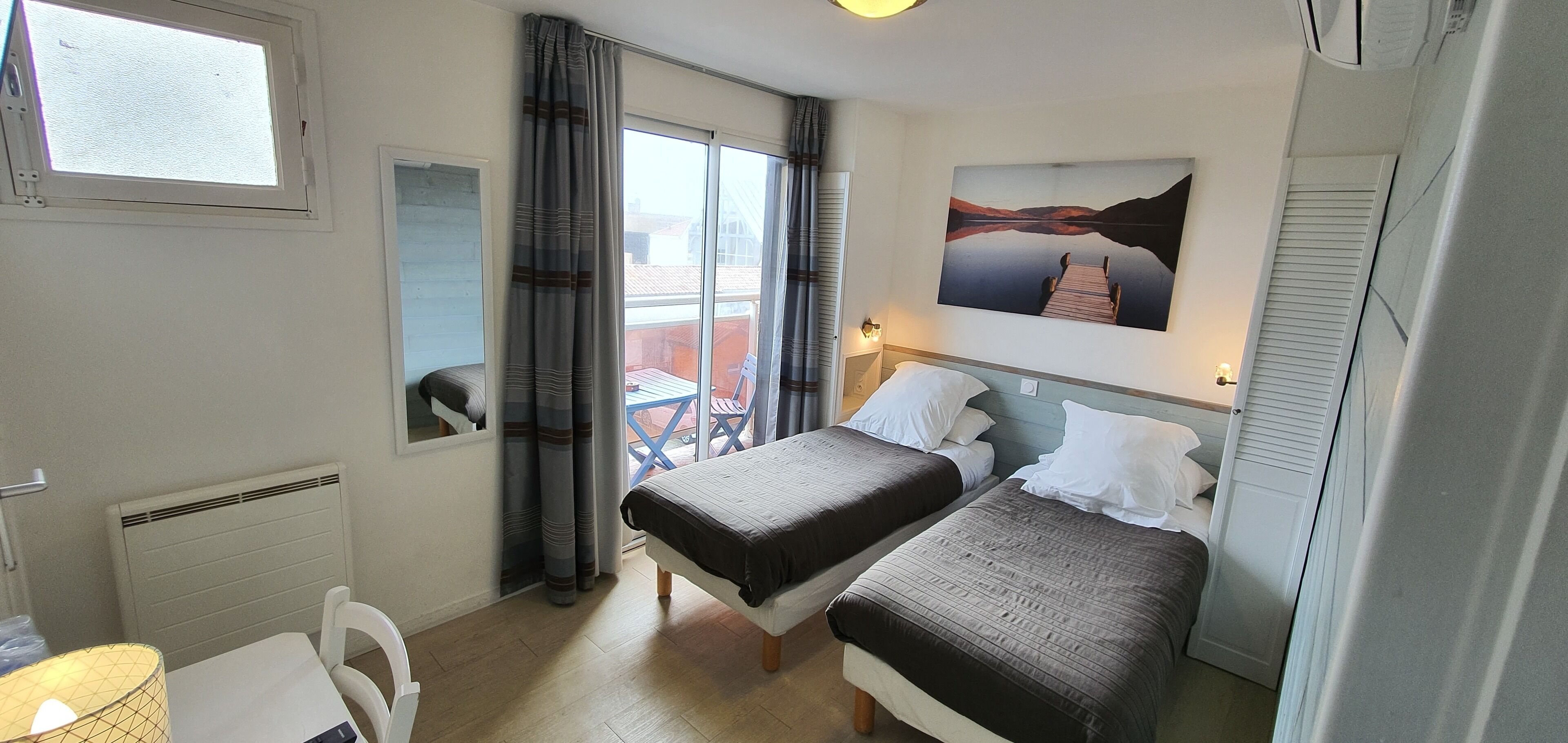 Tomannsrom | Individuelt dekorert, individuelt innredet og skrivebord