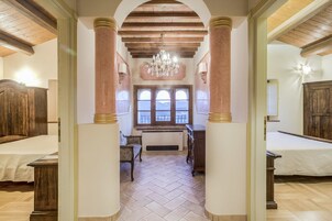 Minibar, escritorio y wifi gratis 