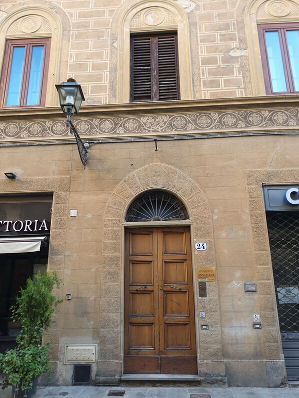 واجهة المنشأة