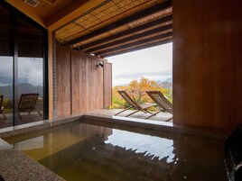 露天風呂付和室2ベッド (10畳) +テラス | ミニバー、セーフティボックス (室内)、デスク、ノートパソコン用作業スペース