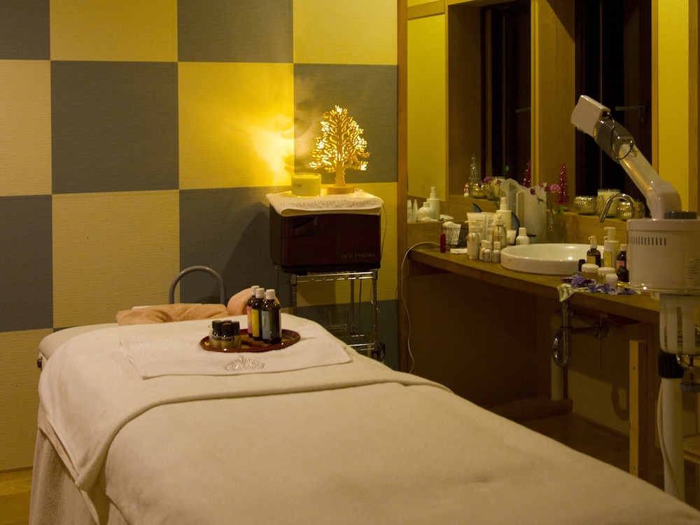 Gora Hanaougi by null