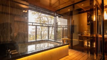 Suite (Halfboard, Check-In 3pm-6pm) | 1 habitación, minibar, caja de seguridad en la habitación y escritorio