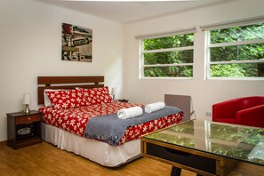 Minibar, caja de seguridad en la habitación, wifi gratis y ropa de cama 