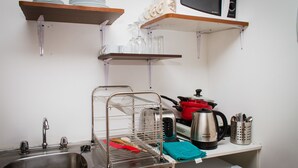 Microwave, electric kettle, cookware/dishes/utensils - Apart Puerto Varas (Puerto Varas)