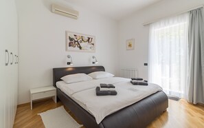 Appartement, 2 chambres (86/150) | Coffres-forts dans les chambres, fer et planche à repasser