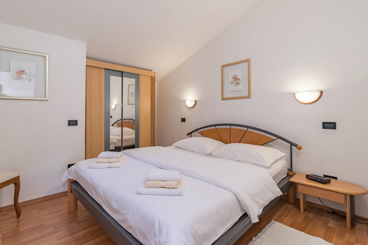 Appartement, 2 chambres (86/153) | Coffre-fort, fer et planche à repasser, accès au Wi-Fi (inclus)