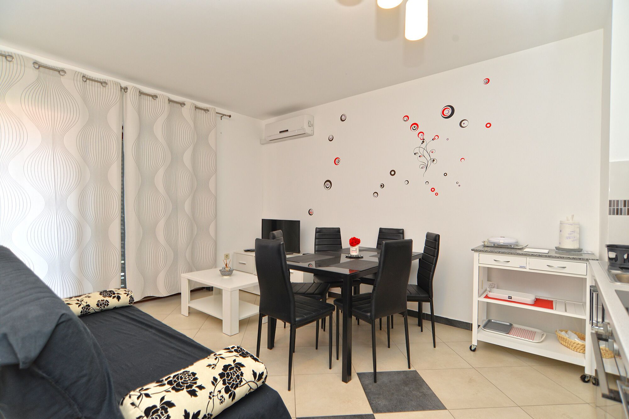 Apartamento, 2 habitaciones (242/1614) | Zona de estar | Una televisión