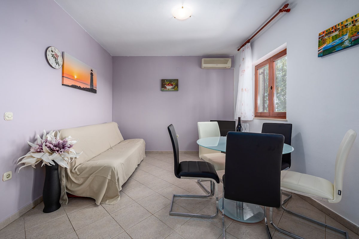 Apartment, 2 Bedrooms (294/652) | Living area
