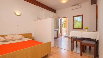 Apartment, 1 Bedroom (324/739) | Iron/ironing board, cribs/infant beds, free WiFi, bed sheets