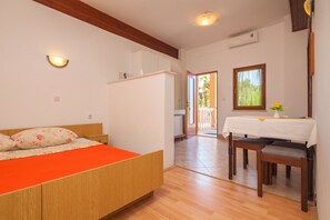 Căn hộ, 1 phòng ngủ (324/739) | Bàn ủi/dụng cụ ủi quần áo, nôi/giường cho trẻ sơ sinh 