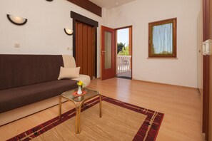 Căn hộ, 1 phòng ngủ (324/739) | Phòng khách | TV 