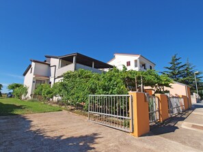 A two-story residential building with a white facade and a red-tiled roof. - Apartment Jan 325 (Medulin)