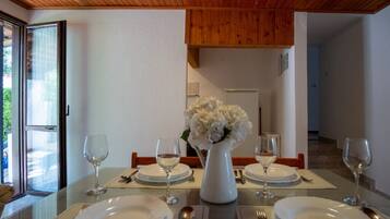 Apartment, 2 Schlafzimmer (325/748) | Wohnbereich | LED-Fernseher