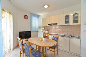 Apartment, 1 Bedroom (395/894) | Private kitchen