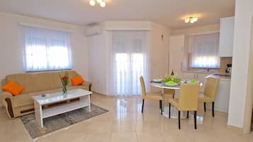 Apartment, 2 Bedrooms (396/901) | Living area | Flat-screen TV