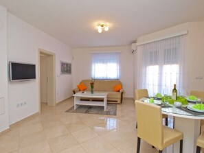 Apartment, 2 Bedrooms (396/901) | Living area | Flat-screen TV