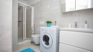 Standard Apartment, 2 Bedrooms (629/1569) | Bathroom