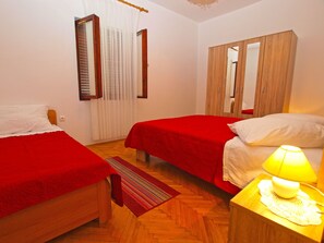 อพาร์ทเมนท์, 2 ห้องนอน (668/9850) | เตารีด/โต๊ะรีดผ้า, เปล/เตียงเด็กอ่อน, Wi-Fi ฟรี, ผ้าปูที่นอน