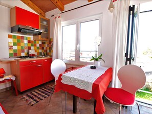 Apartment, 1 Bedroom (721/1679) | In-room dining