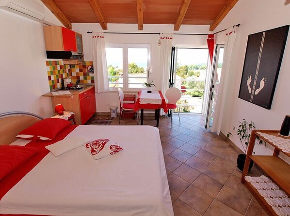 Apartment, 1 Bedroom (721/1679)