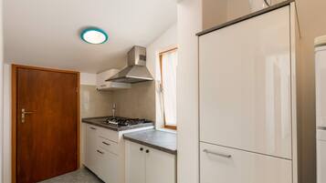 Departamento estándar, 2 habitaciones (828/34811) | Cocina privada | Refrigerador y cafetera y tetera