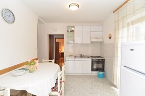Apartment, 1 Bedroom (828/1938) | Private kitchen