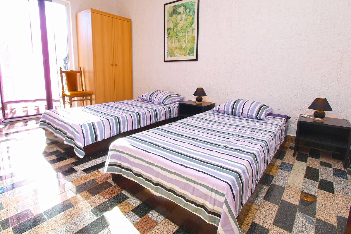 Huoneisto, 2 makuuhuonetta (968/2573) | 1 makuuhuone, kannettavalle tietokoneelle sopiva työtila