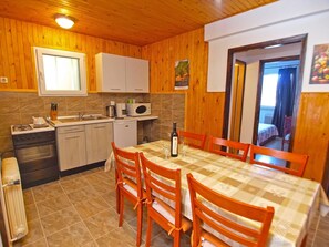 Apartamento, 3 quartos (968/2570) | Opções para refeição no quarto