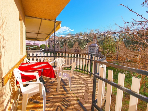 Huoneisto, 2 makuuhuonetta (968/2573) | Terassi/patio