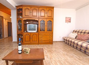 Huoneisto, 3 makuuhuonetta (968/2570) | Olohuone | Televisio