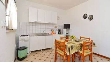 Apartment, 2 Bedrooms (1249/11903) | Private kitchen | Fridge, coffee/tea maker