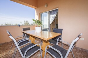 Apartment, 2 Bedrooms (1282/12255) | Balcony