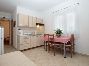 Apartamento, 1 quarto (1282/12252) | Cozinha privada | Geladeira, cafeteira/chaleira