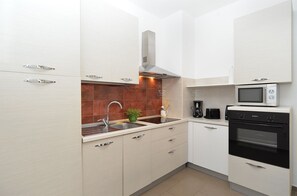 Apartment, 2 Bedrooms (1293/12301) | Private kitchen