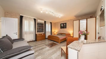 Studio (1405/13252) | Living area | Flat-screen TV