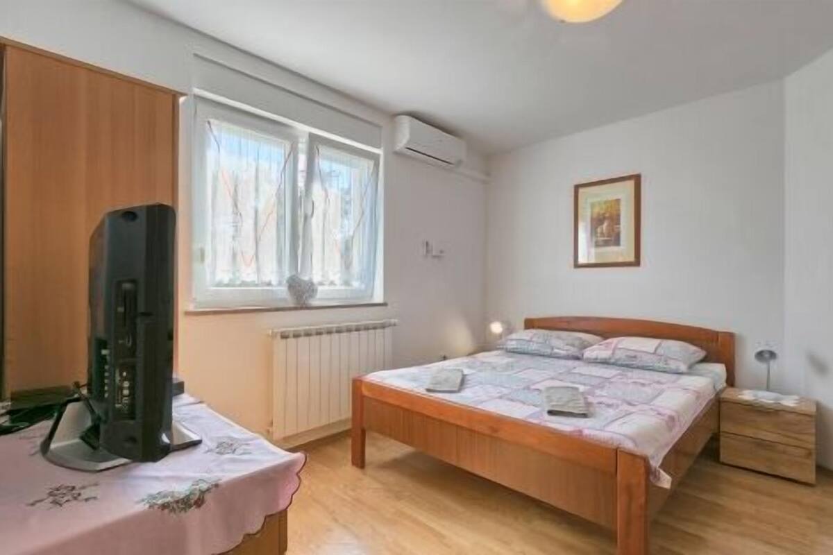 Apartment, 1 Bedroom (806/1880) | Iron/ironing board (on request), cribs/infant beds, WiFi (free)