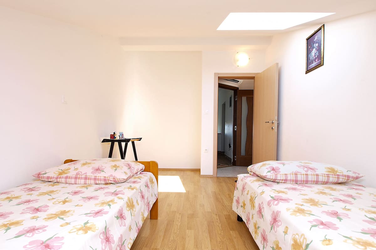 Apartment, 2 Bedrooms (806/1883) | Iron/ironing board, cots/infant beds, free WiFi, bed sheets