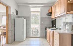 Apartment, 2 Bedrooms (806/1879) | Private kitchen | Fridge, oven, stovetop, coffee/tea maker