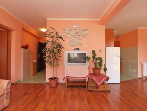 Apartment, 1 Bedroom (806/1881) | Room amenity