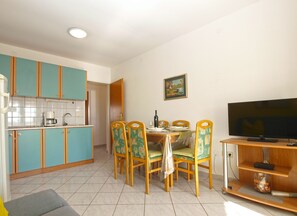 Apartment, 3 Bedrooms (770/1796) | Living area | TV