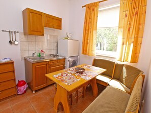 Apartment, 1 Bedroom | In-room dining