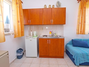 Apartment, 1 Bedroom | Private kitchenette | Fridge, stovetop, coffee/tea maker, cookware/dishes/utensils