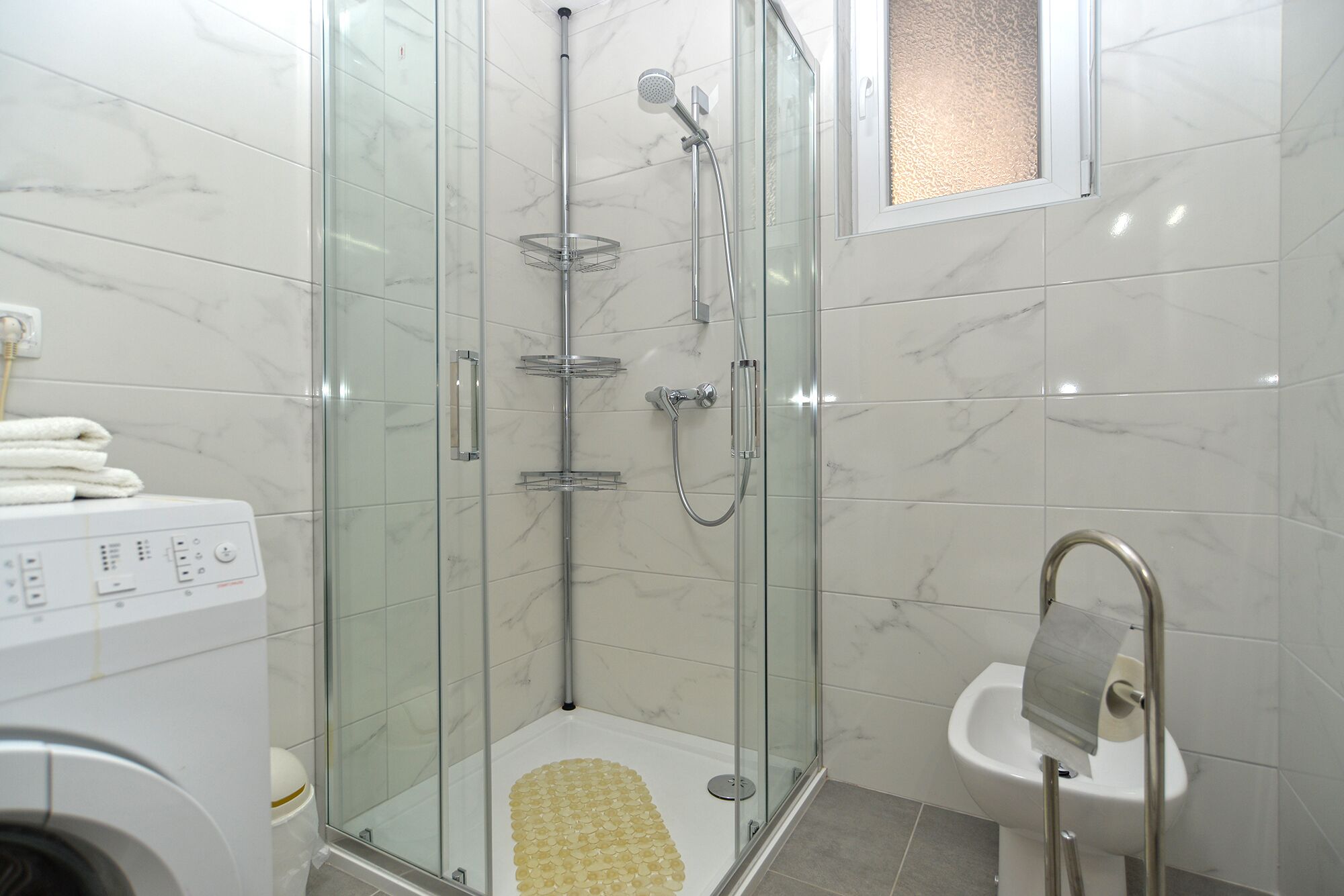 Apartment, 2 Bedrooms (405/1064) | Bathroom | Hair dryer, towels, soap, toilet paper